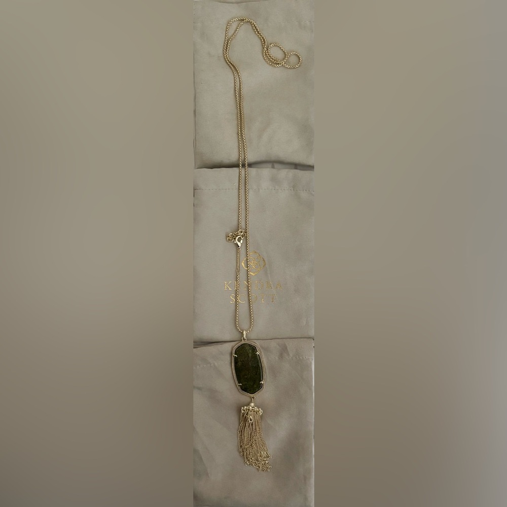 Kendra Scott Rayne Gold Tone Tassel 30 in Necklace Olive green stone - Picture 4 of 5